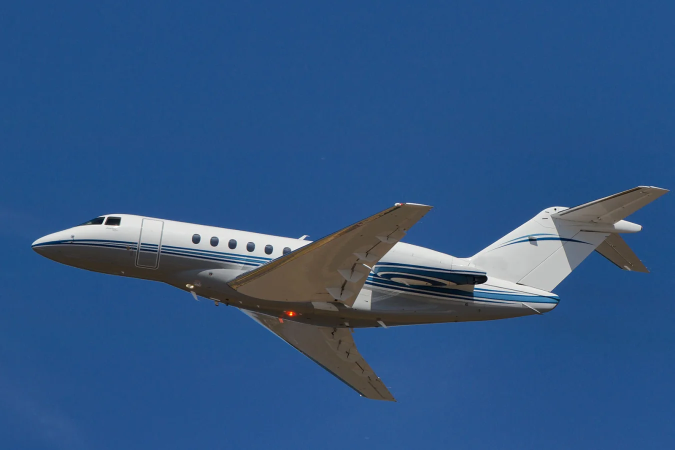 Hawker 4000